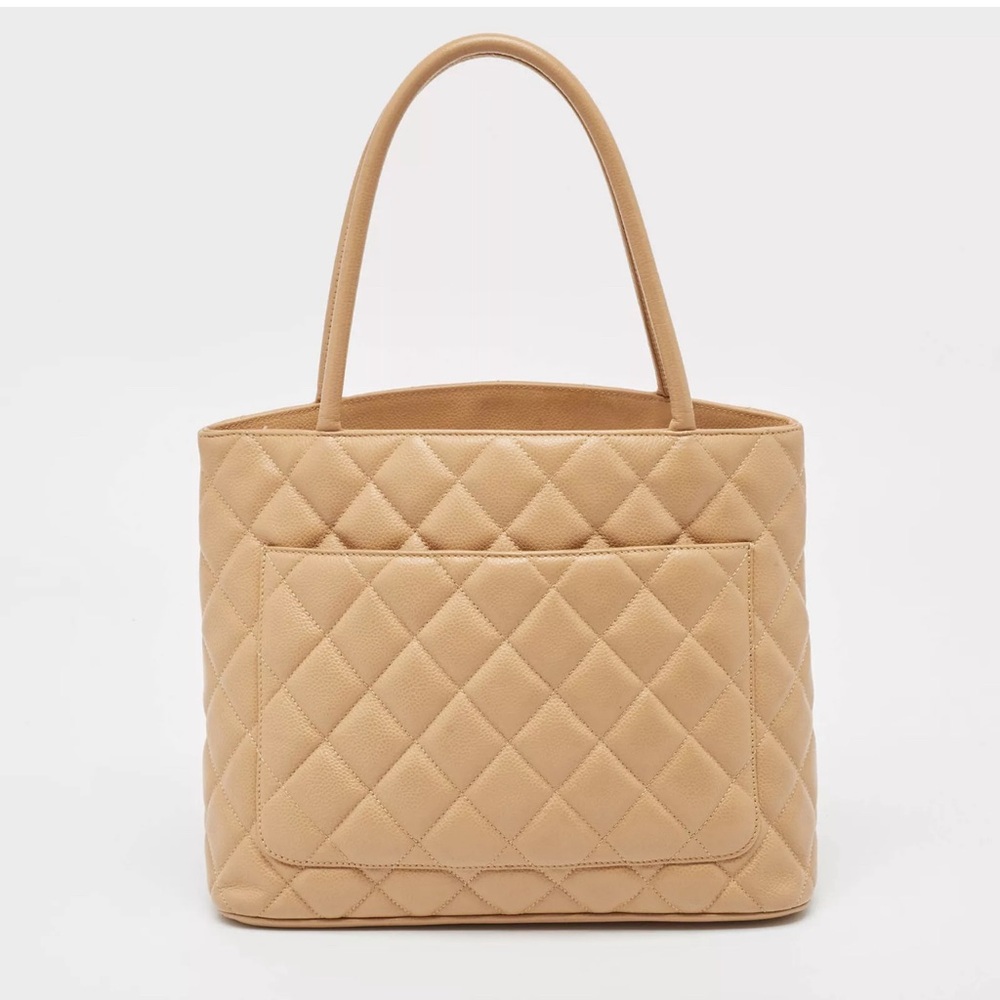 CHANEL Beige Quilted Tote Bag - Picture 7 of 9